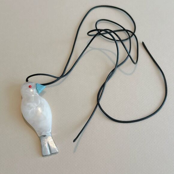 Elegant White Bird Pendant Necklace N1486 - Picture 2 of 5